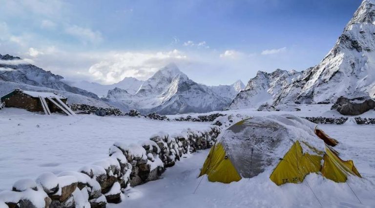 Carpa de montaña ligera para camping y trekking en el Perú, ideal para costa, sierra y selva – Pezzutti