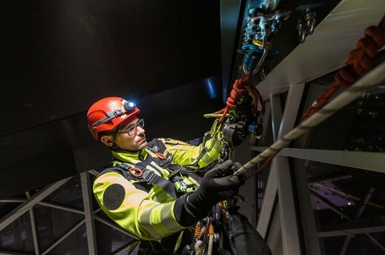 ¿Qué es el trabajo vertical de acceso por cuerdas?