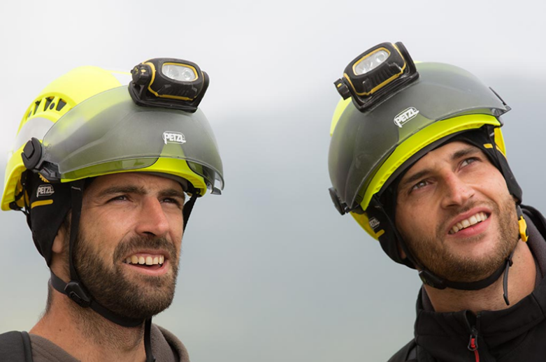 Accesorios para cascos petzl en trabajos verticales